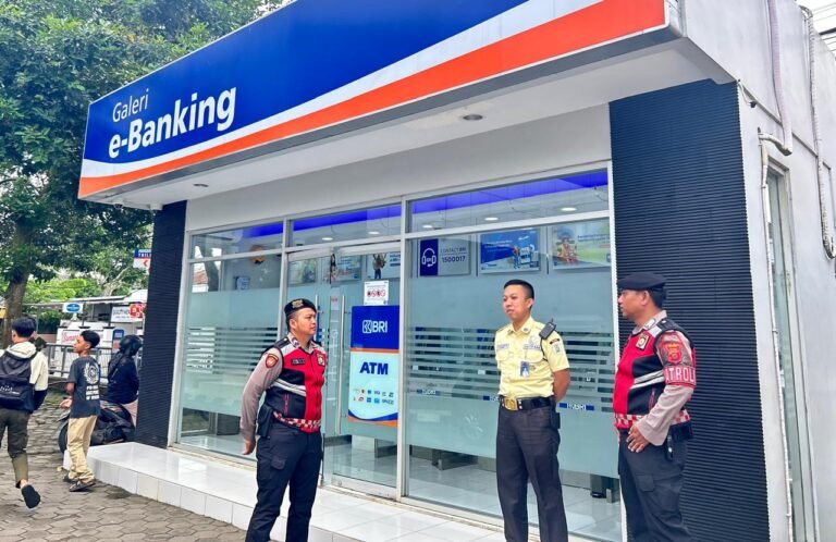 Jaga Harkamtibmas, Sat Samapta Polres Ciamis Patroli ke Area Perbankan Saat Libur Akhir Pekan