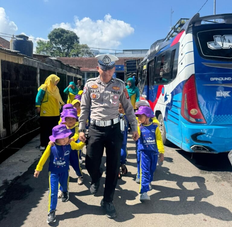 Polisi Sahabat Anak, Satlantas Polres Garut Tanamkan Keselamatan Sejak Dini di TK Al-Hikmah