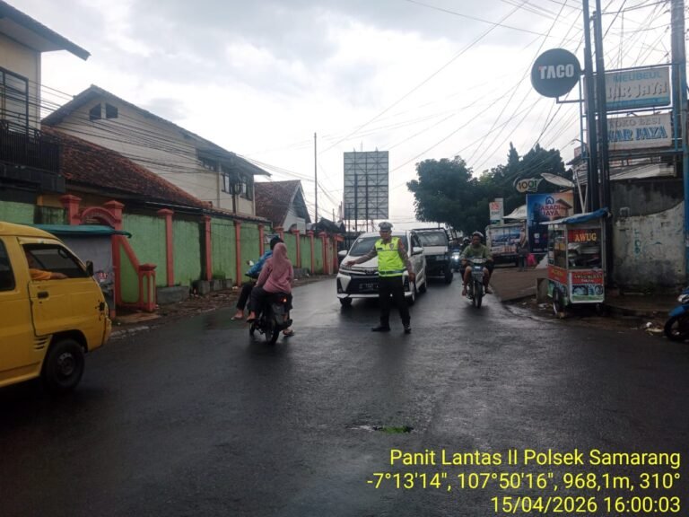 Polsek Samarang Laksanakan Pengaturan Lalu Lintas Sore Hari, Antisipasi Kemacetan dan Pelanggaran
