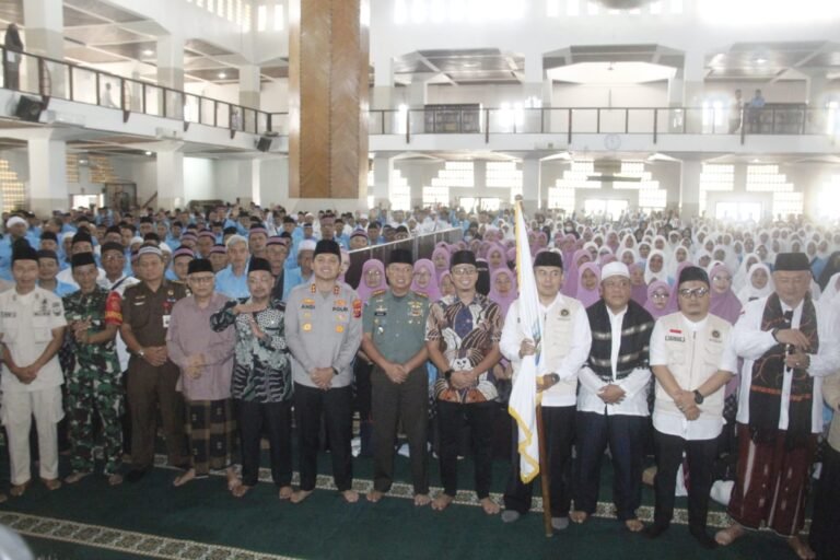 Tasikmalaya Mengantar Tamu Allah: Kehadiran Dandim 0612/Tasikmalaya Perkuat Sinergi dalam Pelepasan Jemaah Haji