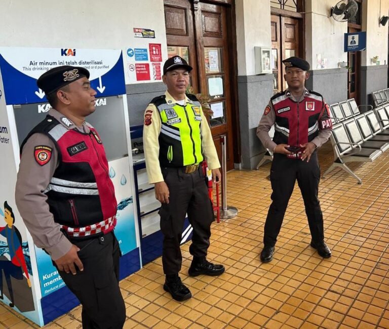 Patroli Dialogis Sat Samapta Polres Ciamis Perkuat Rasa Aman di Kawasan Stasiun Ciamis