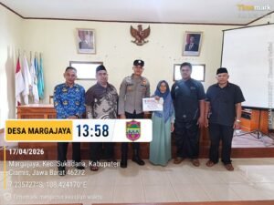 Polsek Sukadana Polres Ciamis Awasi Penyaluran BLT DD ke Warga Desa Margajaya