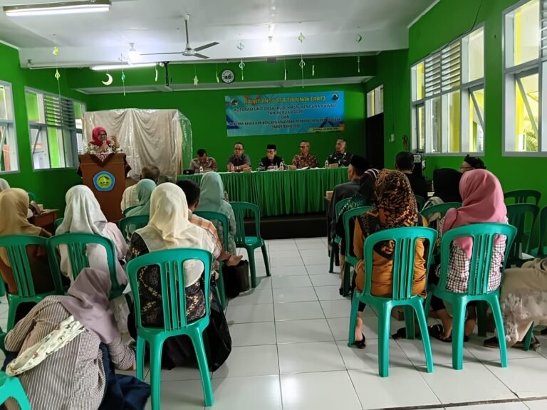Hadiri RAT, Polsek Kawali Dukung Penuh Program Koperasi Unit Desa Wastukencana