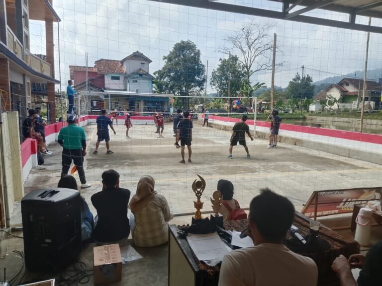Polsek Panjalu Polres Ciamis Amankan Lomba Turnamen Bola Voli antar Dusun di Desa Ciomas