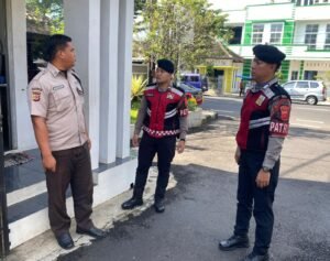 Polres Ciamis Hadirkan Rasa Aman di Lingkungan Permukiman Melalui Patroli Dialogis