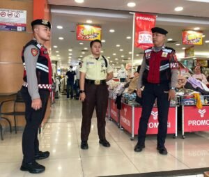 Sat Samapta Polres Ciamis Hadirkan Rasa Aman Lewat Patroli Dialogis di Pusat Keramaian