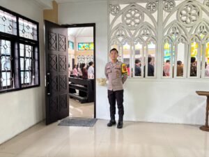 Berikan Rasa Nyaman, Polres Ciamis Siagakan Personel di Gereja St. Yohanes Pembabtis