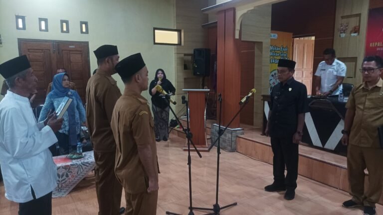 Sinergitas Polri-Pemerintah, Polsek Ciamis Hadir dan Amankan Pelantikan Dua Perangkat Desa Gunung Sari