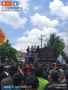 Ribuan Massa Aliansi Kaltim Gelar Aksi Damai, Hargai TNI-Polri, Tapi Gubernur Tetap Hilang, Pemimpin Jangan Lari dari Tanggung Jawab.