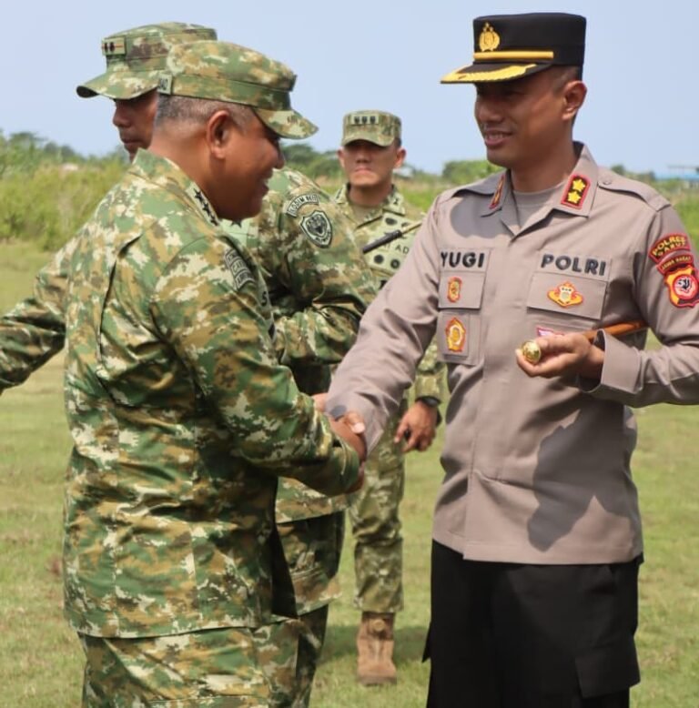 Kapolres Garut Sambut Menhan Sjafrie Sjamsudin di Cikelet, Perkuat Keamanan Wilayah Selatan
