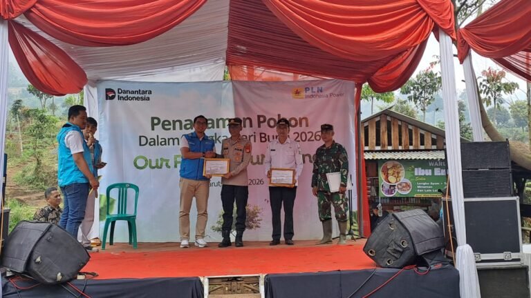 Seribu Pohon untuk Bumi! Kapolsek Pasirwangi Hadir di Aksi Hijau Hari Bumi 2026 di Garut