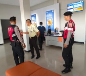 Cegah Kriminalitas, Polres Ciamis Gencarkan Patroli Dialogis di Area Perbankan