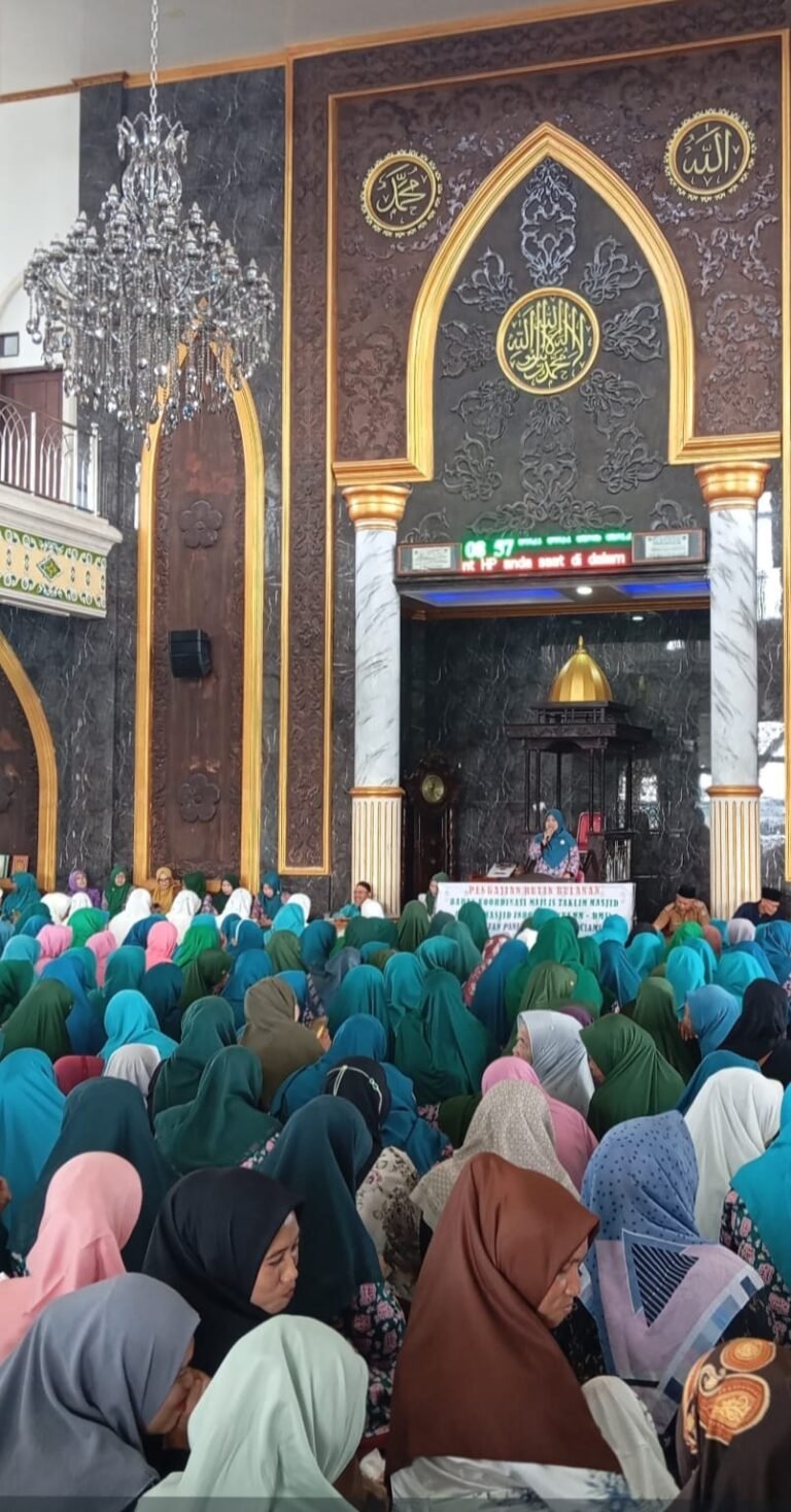 Polsek Panjalu Polres Ciamis Hadiri Pengajian BKMM Rutin Bulanan di Masjid Besar Panjalu