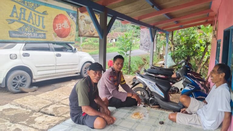 Tingkatkan Sinergitas, Polsek Rancah Polres Ciamis Door to Door Silaturahmi ke Warga Cisontrol