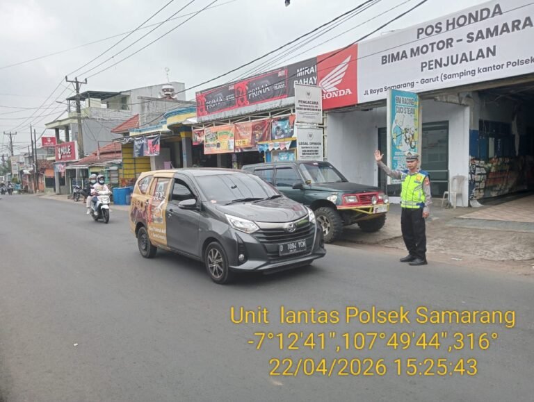 Polsek Samarang Intensifkan Pengaturan Lalu Lintas Sore Hari, Ciptakan Situasi Aman dan Kondusif