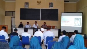 Dukung Pemerintah Atasi Sampah Plastik, Polsek Pamarican Hadiri Pembinaan Berseka