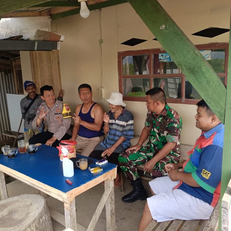 Perkuat Sinergitas, Polsek Cikoneng Koorkom Kamtibmas ke Warga Desa Cikoneng