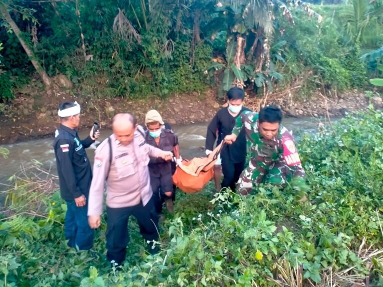 Polsek Malangbong Lakukan Penyelidikan dan Cek TKP Penemuan Mayat Pria di Sungai Cipedes