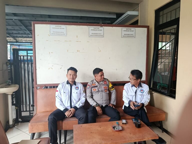 Perkuat Sinergitas, Polsek Cikoneng Koorkom Kamtibmas Datangi Tokoh di Desa Margaluyu