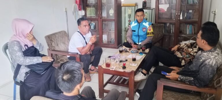 Perkuat Sinergitas, Polsek Cikoneng Polres Ciamis Koorkom ke Aparatur Desa Gegempalan