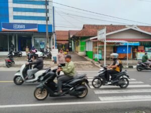 Polsek Kawali Lakukan Strong Point Pagi untuk Wujudkan Kamseltibcarlantas