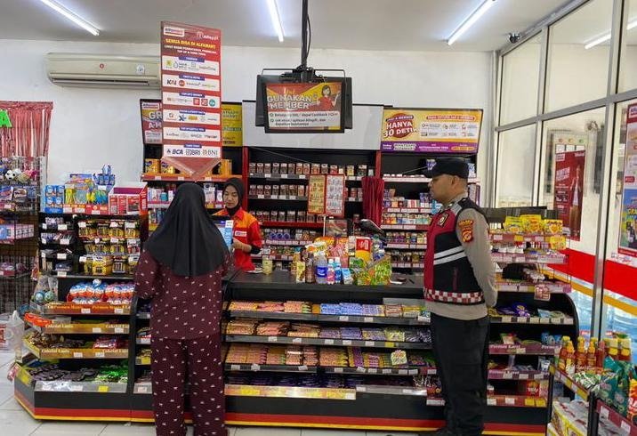 Polsek Sukadana Sambangi Pasar, Jaga Stabilitas Harga dan Kamtibmas di Wilayah Sukadana