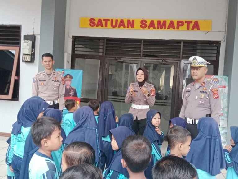 Polisi Sahabat Anak Satlantas Polres Ciamis, Edukasi Tertib Lalu Lintas Sejak Dini bagi Siswa TK Nurul Qur’an Cimari