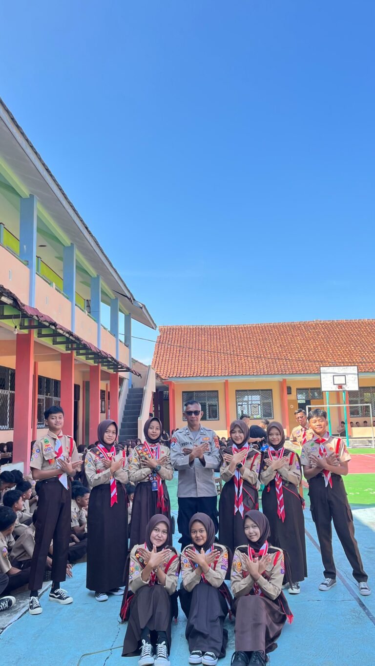 Polsek Rancah Polres Ciamis Datang ke Sekolah Beri Pembinaan Karakter ke Siswa SMP N 1 Tambaksari
