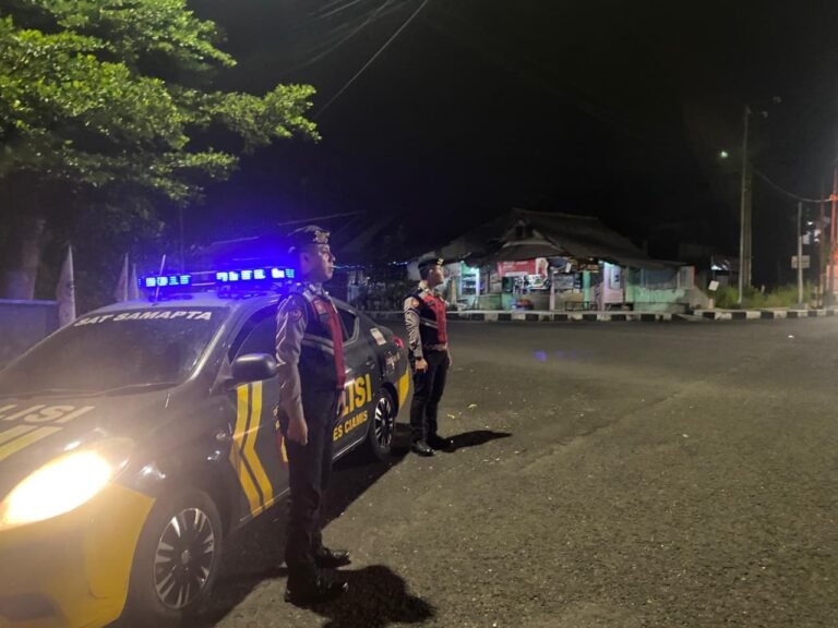 Patroli Biru Dini Hari, Sat Samapta Polres Ciamis Antisipasi Kejahatan Jalanan dan Balap Liar di SP 4 Tonjong