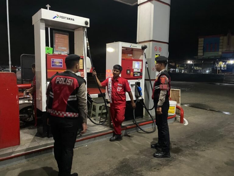 Patroli Dialogis Dini Hari, Sat Samapta Polres Ciamis Perkuat Pengamanan Objek Vital di SPBU Permata Bunda