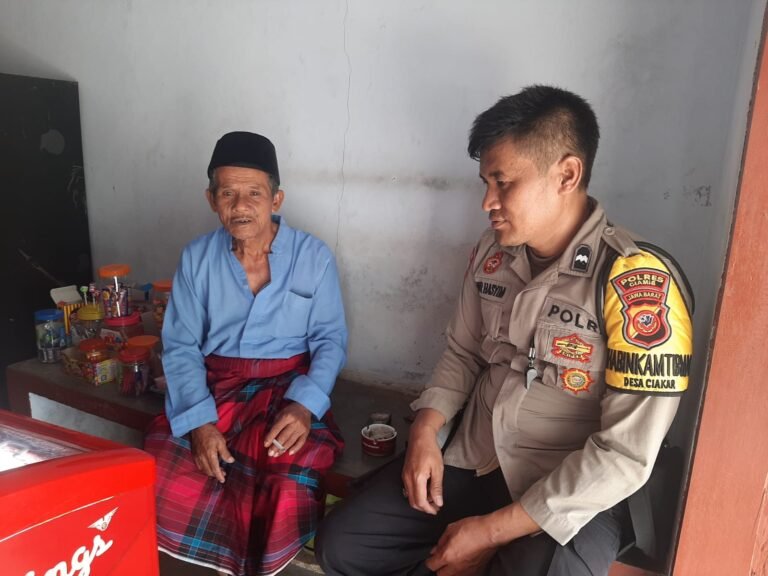 Perkuat Sinergitas, Polsek Cipaku Polres Ciamis Datangi Warga Masyarakat di Desa Jalatrang