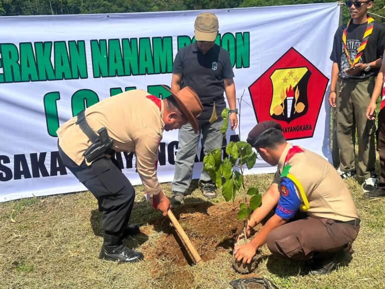 Indonesia Asri, Polres Ciamis Bersama Saka Bhayangkara Galakan Gerakan Nanam Pohon