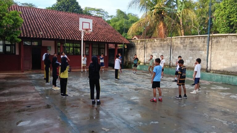 Tim Basket SDN 3 Kertasari Mulai Digembleng Pelatih Muda Riyan Saputro Jelang Turnamen IPBC Ciamis
