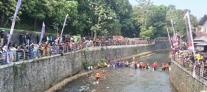Tebar Benih Ikan di Cileueur, Polres Ciamis Siagakan Personel Pengamanan