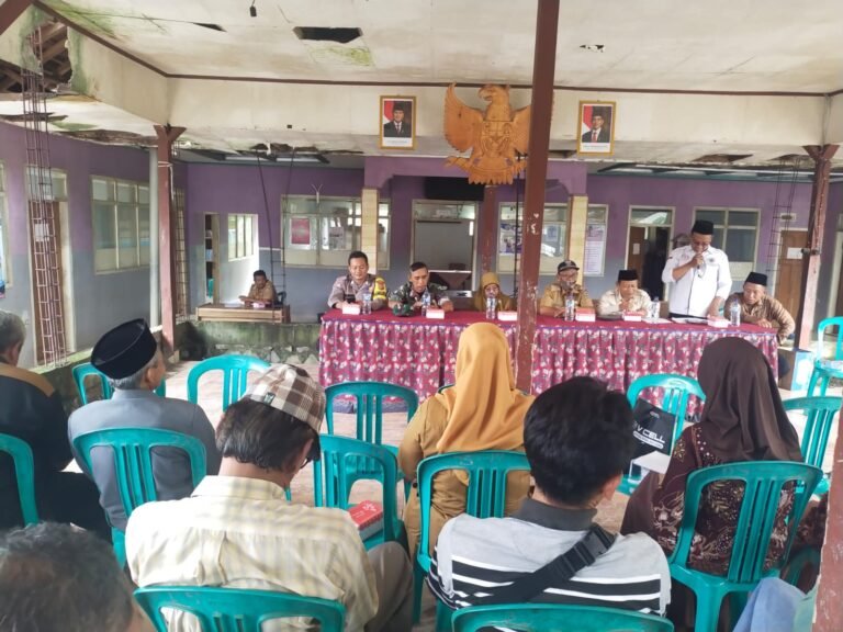 Dukung Program Pemerintah, Polsek Lakbok Polres Ciamis Ikuti Musdes Penetapan Lokasi KDMP