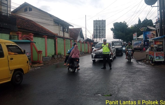 Beri Rasa Aman Pada Pengguna Jalan, Polsek Samarang Intensifkan Pengaturan Lalu Lintas Sore Hari