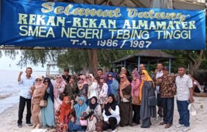 Reuni ke-39 Alumni SMEAN Tebing Tinggi Angkatan ’87 di Pantai Kelang Sergai
