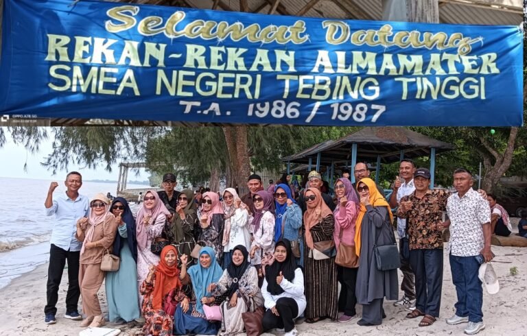 Reuni ke-39 Alumni SMEAN Tebing Tinggi Angkatan ’87 di Pantai Kelang Sergai