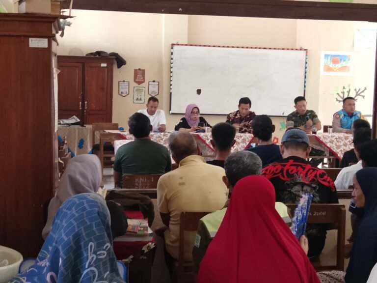 Polsek Cisaga Hadiri dan Awasi Proses Sosialisasi Pendirian Tower di Desa Wangunjaya