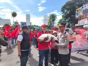 Polres Garut Kawal Aksi May Day Secara Humanis, Ratusan Buruh Sampaikan Aspirasi
