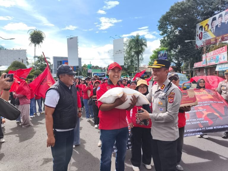 Polres Garut Kawal Aksi May Day Secara Humanis, Ratusan Buruh Sampaikan Aspirasi