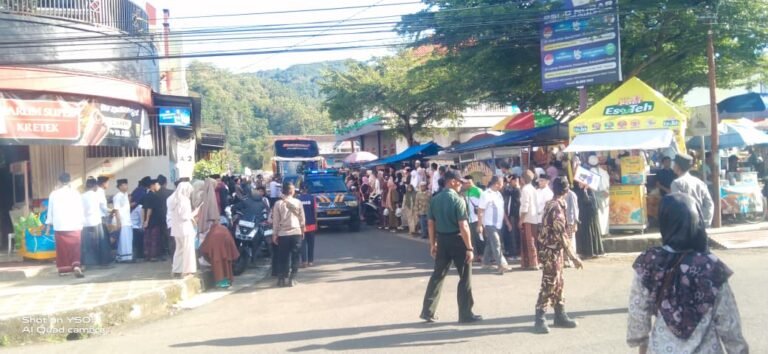 Polsek Pamarican Polres Ciamis Turut Hadiri Pelepasan Jamaah Haji Asal Kecamatan Pamarican