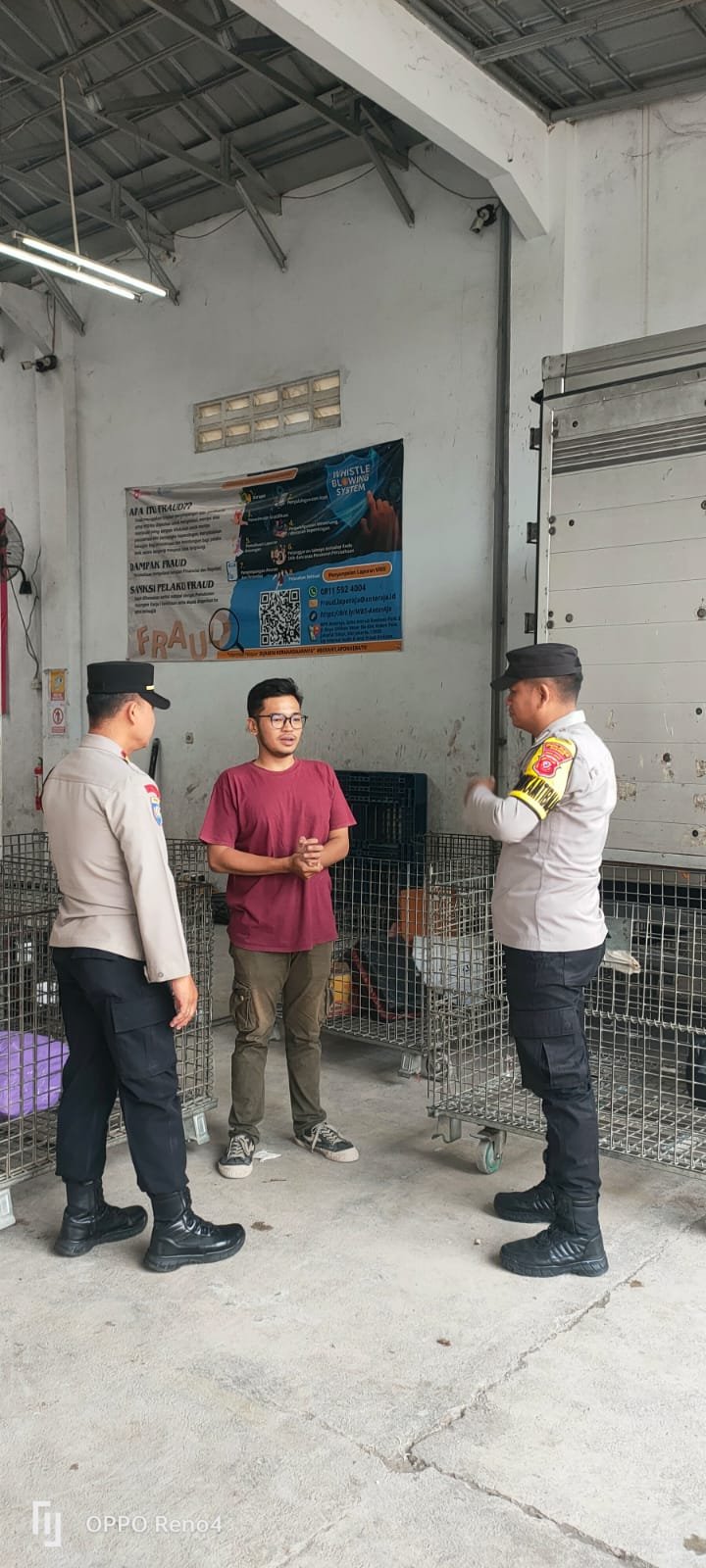 Perkuat Sinergitas, Polsek Cikoneng Koorkom Kamtibmas ke Jasa Pengiriman di Cikoneng