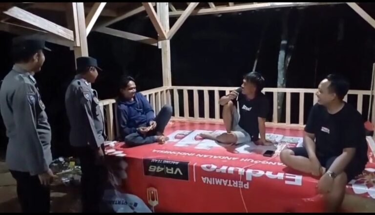 Preemtif, Polsek Sukadana Polres Ciamis Patroli KRYD dan Beri Pembinaan ke Warga Saat Malam