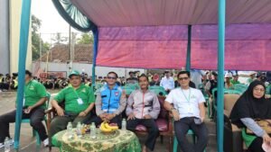 Polsek Cikoneng Polres Ciamis Monitoring Jalan Santai di Acara Muscab Persis di Desa Kujang