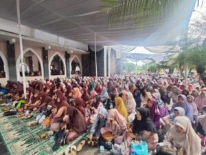 Polsek Cipaku Polres Ciamis Hadiri Pengajian Rutin JMTP di Masjid Al-Huda Desa Cieurih