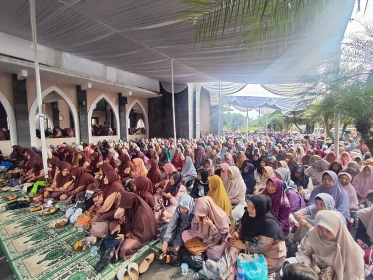 Polsek Cipaku Polres Ciamis Hadiri Pengajian Rutin JMTP di Masjid Al-Huda Desa Cieurih