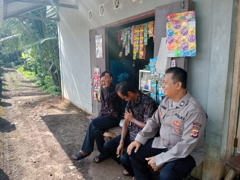 Perkuat Sinergitas, Polsek Sukadana Polres Ciamis Intens Datang ke Warga Beri Imbauan Kamtibmas