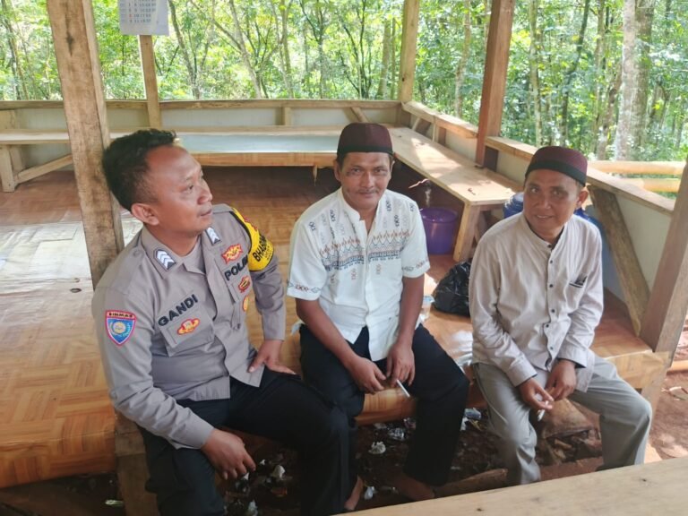 Perkuat Sinergitas, Polsek Sukadana Polres Ciamis Koorkom Kamtibmas Bersama Warga Desa