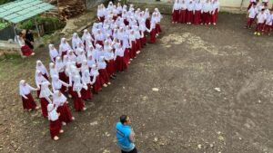 Polsek Cikoneng Polres Ciamis Datangi Santri SD IT Assyifa Binluh Bahaya Bullying